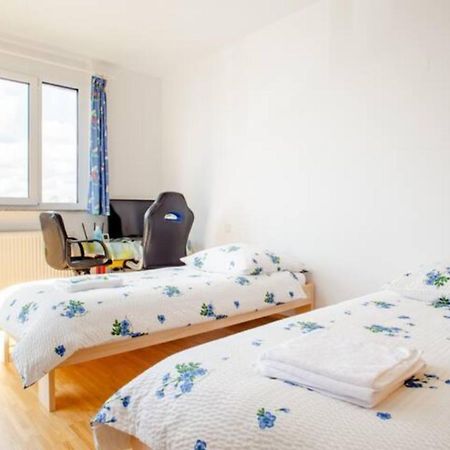 Beautiful Room With Balcony Direction To Messe Hannover Exterior photo