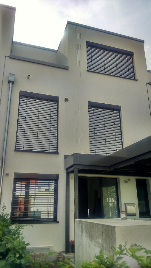 Beautiful Room With Balcony Direction To Messe Hannover Exterior photo