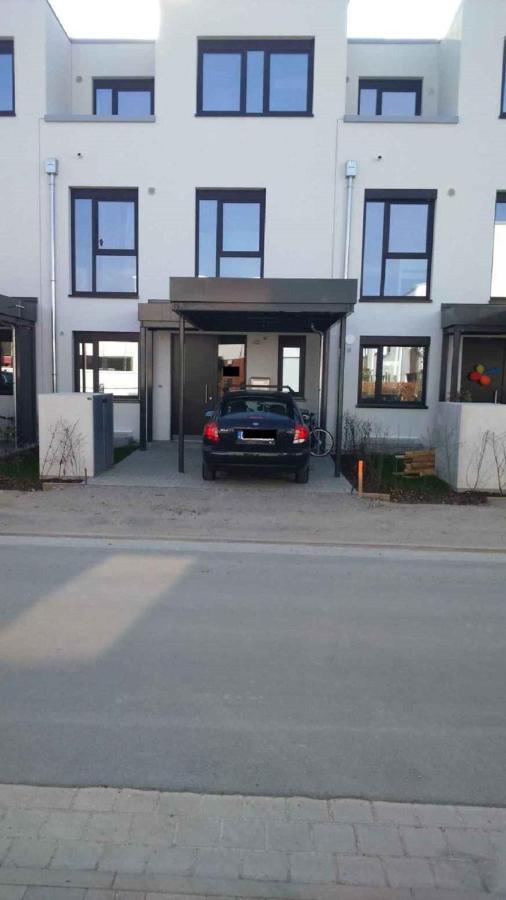 Beautiful Room With Balcony Direction To Messe Hannover Exterior photo